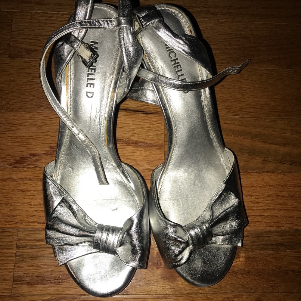 Silver heels - Picture 2 of 4